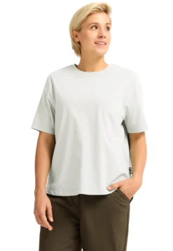 TRAVEL T W